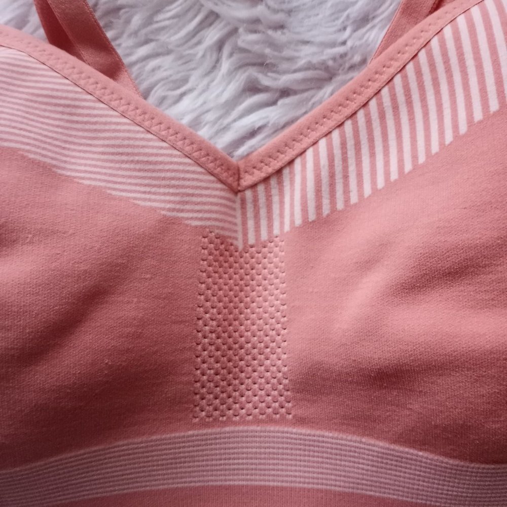 EUC Nike Pink Sports Bra - Picture 3 of 8